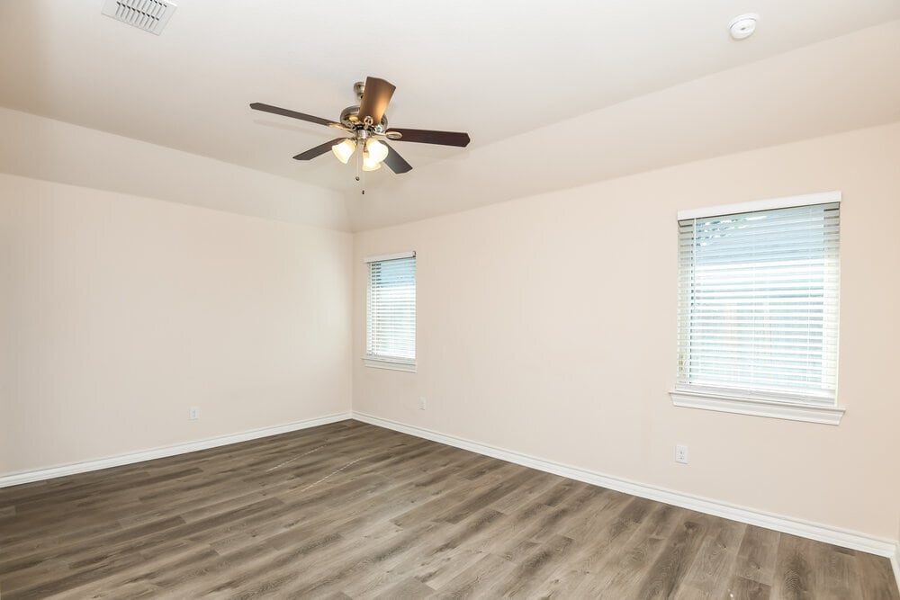 Building Photo - 917 Linden Dr