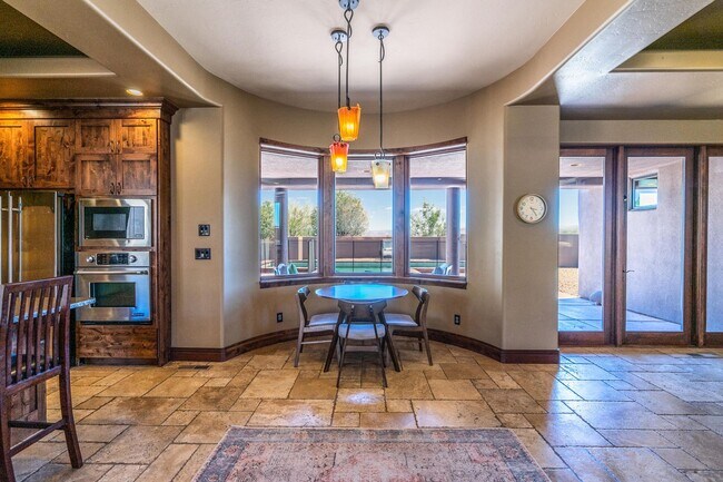 Building Photo - Exquisite Custom Home in Prestigious Commu...