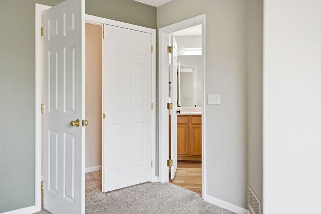 Building Photo - Welcome to this well-maintained 4-bedroom home in the heart of Thornton!