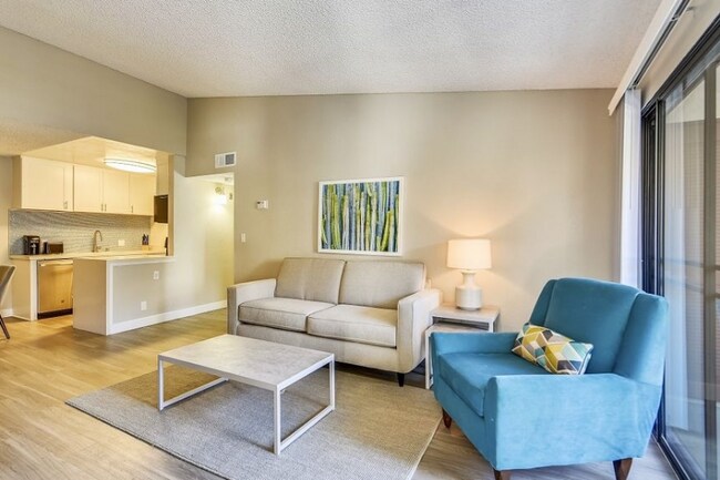 Building Photo - 5800 Woodway Dr