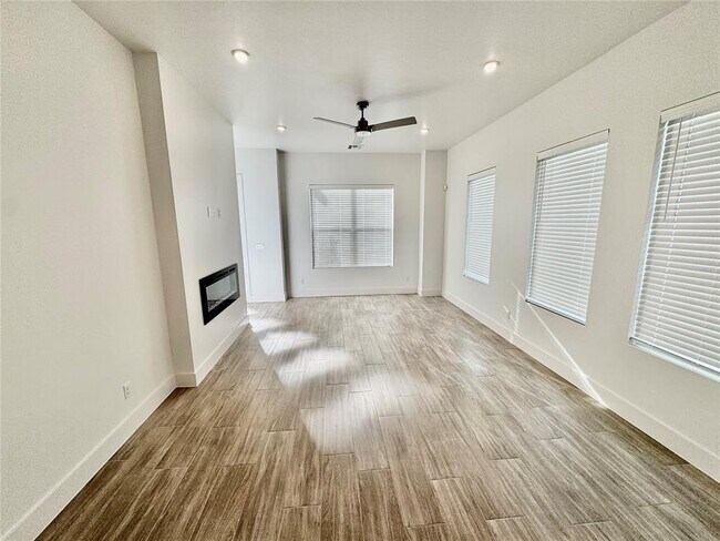 Building Photo - 13112 Maplewood Ave