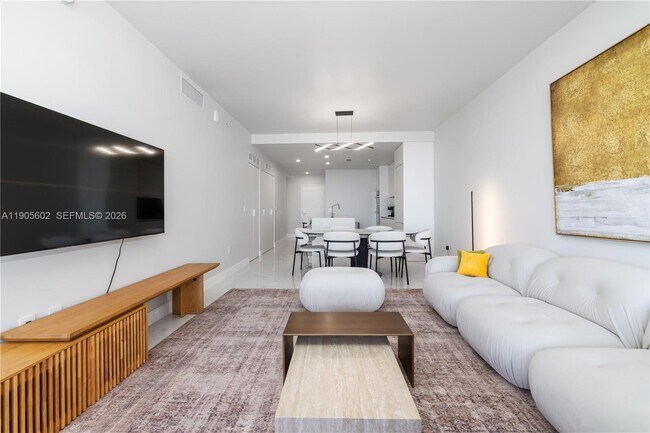 Building Photo - 700 NE 24th St