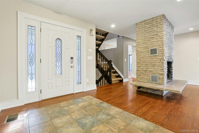 Building Photo - 300 Clausland Mountain Rd