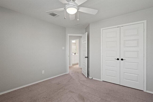 Building Photo - 213 Sweet Autumn Dr