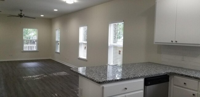 Building Photo - 37 Bayou Rd