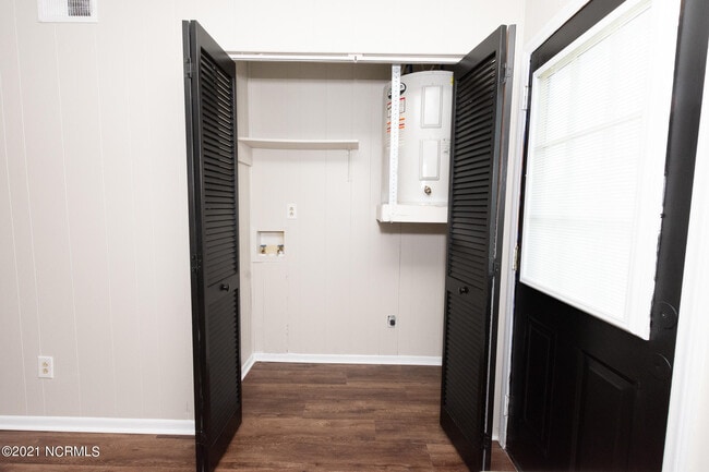 Building Photo - 103 Ravenwood Dr