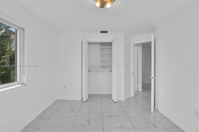 Building Photo - 10065 Bay Harbor Terrace