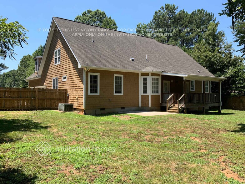 Building Photo - 242 Chuckwood Rd