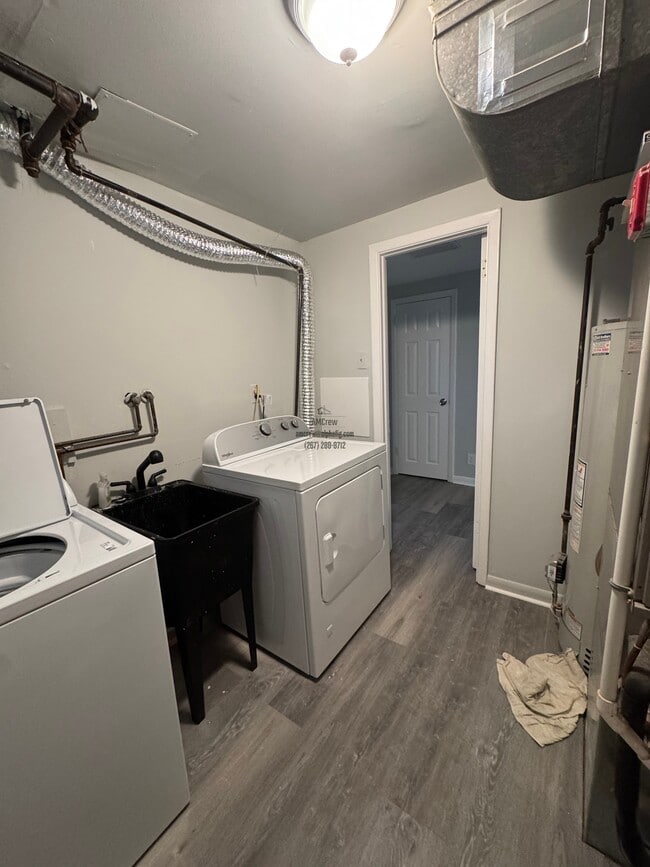 Building Photo - 10008 Jeanes St