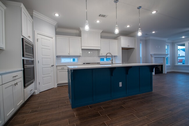 Building Photo - 1431 Water Way Dr