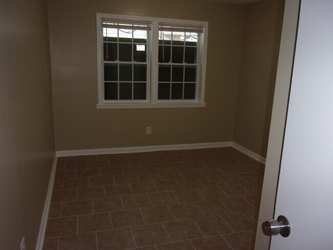 Building Photo - 2957 Phyllis Ln