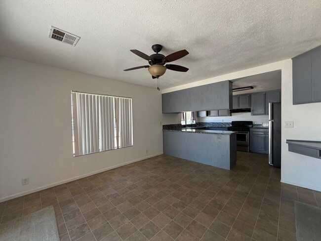 Building Photo - Beautiful 3 Bedroom House Located on Calico Lake