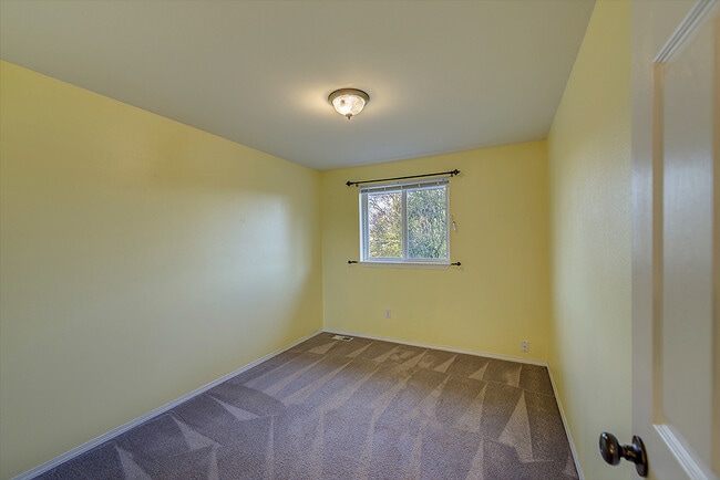 Building Photo - Monroe Two-Story Three Bed, 2.5 Bath