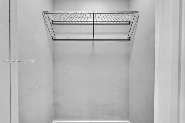 Building Photo - 329 SW 1st Ct