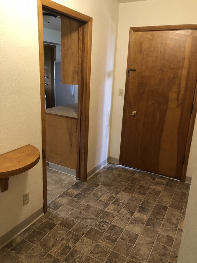 Building Photo - 800 NE 15th St