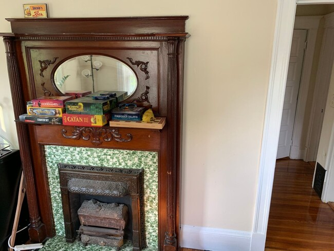 Building Photo - Huge 5 bed In Davis Square
