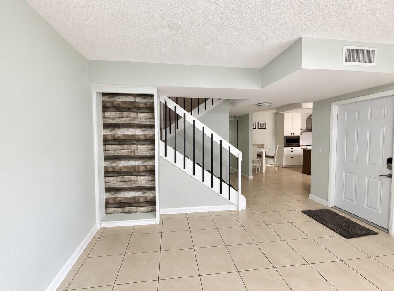 Building Photo - 4039 Palm Bay Cir