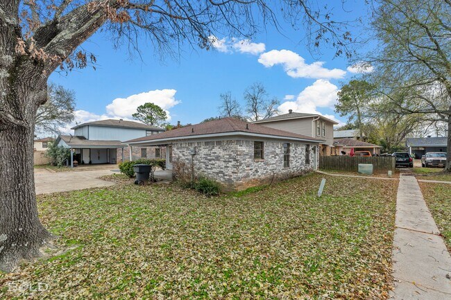 Building Photo - 305 Orleans St