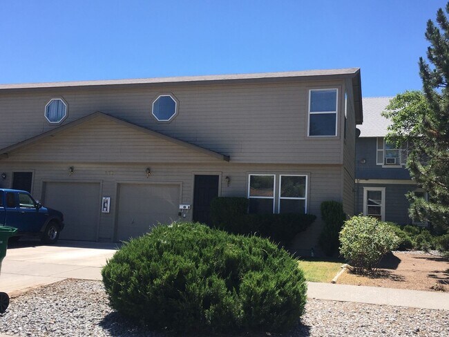 Primary Photo - 570 W 9th St