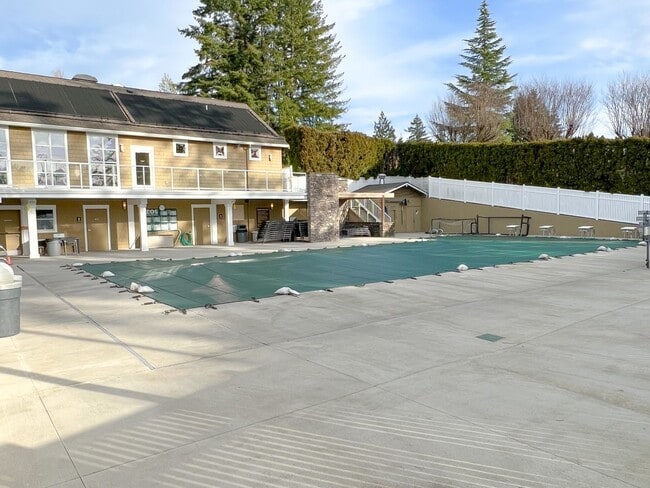 Building Photo - Charming 3bd/2bth Rambler in Tam o'Shanter in Redmond $3,795/mo