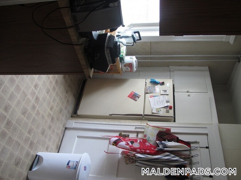 Building Photo - 88 Maple St