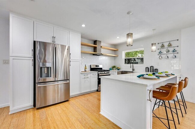 Building Photo - 403 Krebs Ln