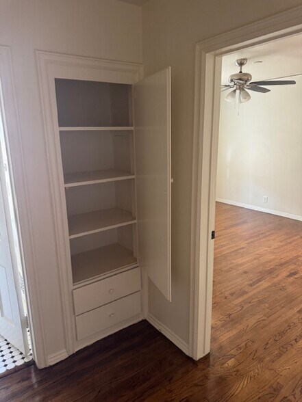 linen closet - 3440 Stocker St