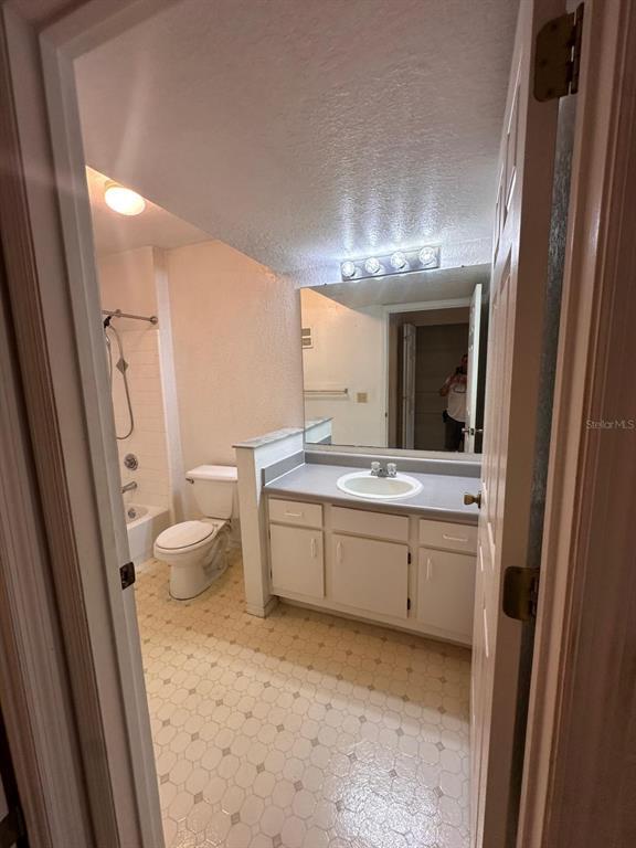 Building Photo - 820 Camargo Way