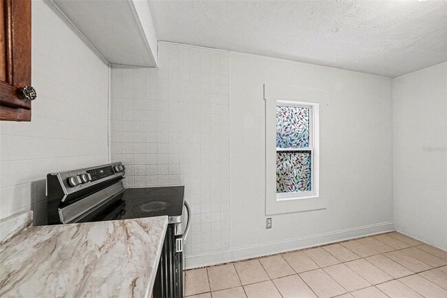 Building Photo - 816 W Minnehaha St