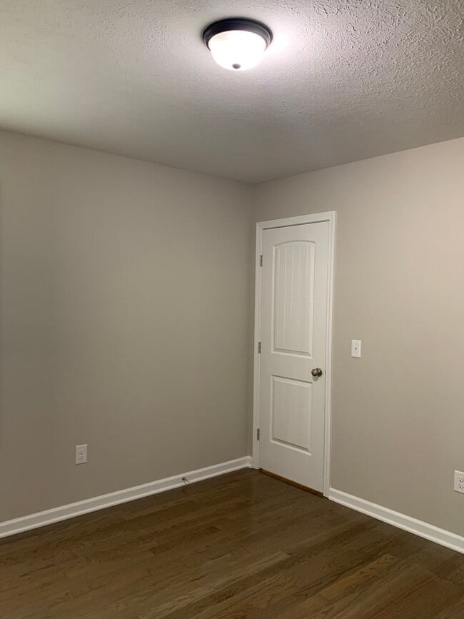 Building Photo - Charming 3 Bedroom Home in Private Setting in Tullahoma...