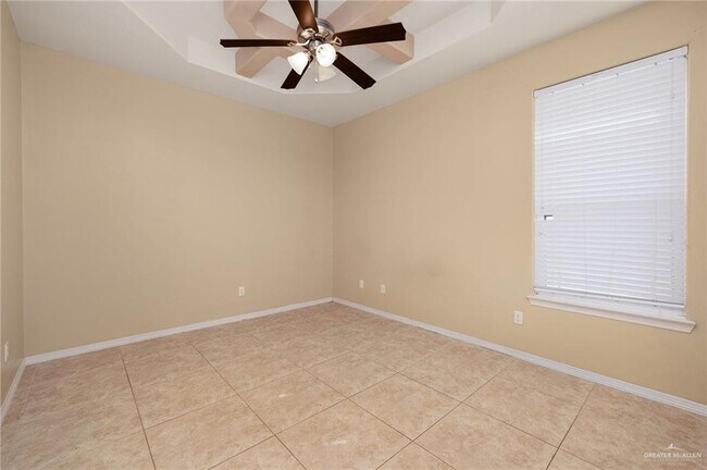 Building Photo - 12 E St