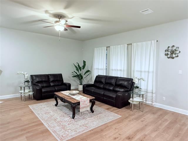 Building Photo - 208 Hardwood Trl