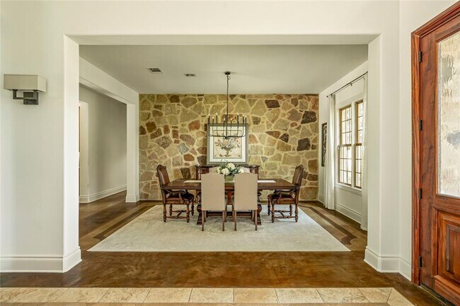 Building Photo - 571 Polo Club Dr