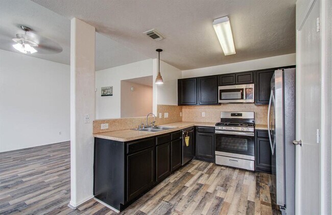 Building Photo - 2650 Daryns Landing Dr
