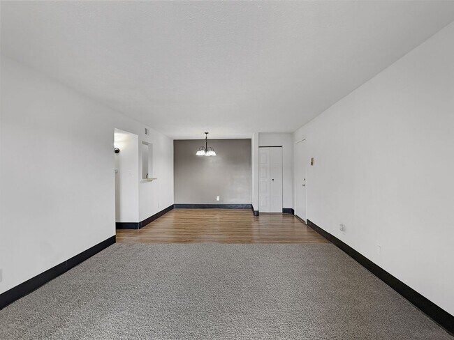 Building Photo - 5560 E Virginia St