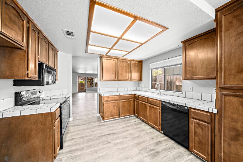 Building Photo - 7456 Santa Susana Way