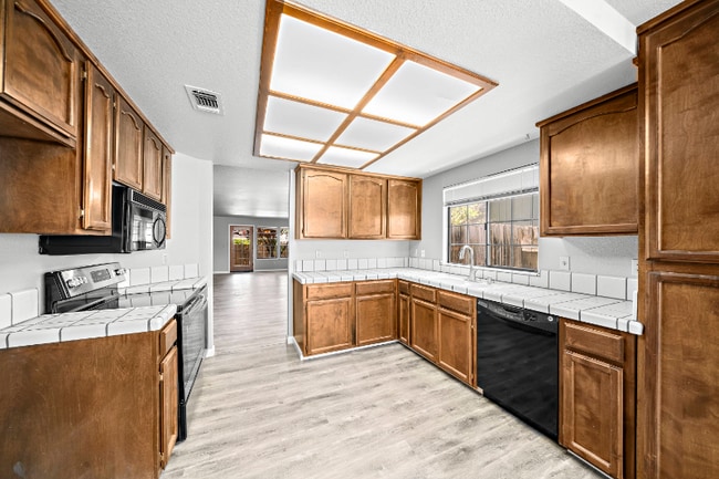Building Photo - 7456 Santa Susana Way