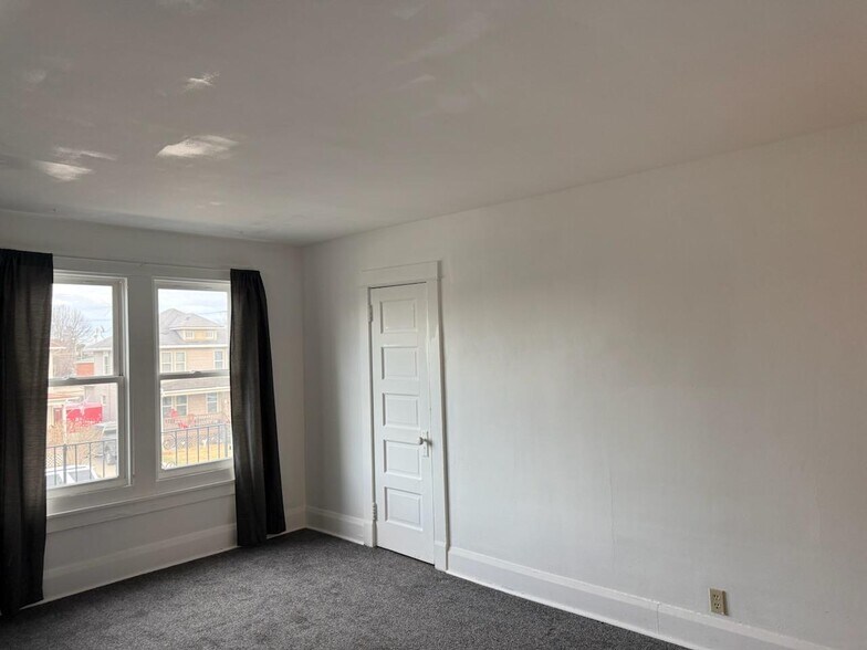 Building Photo - 1922 Grange Ave