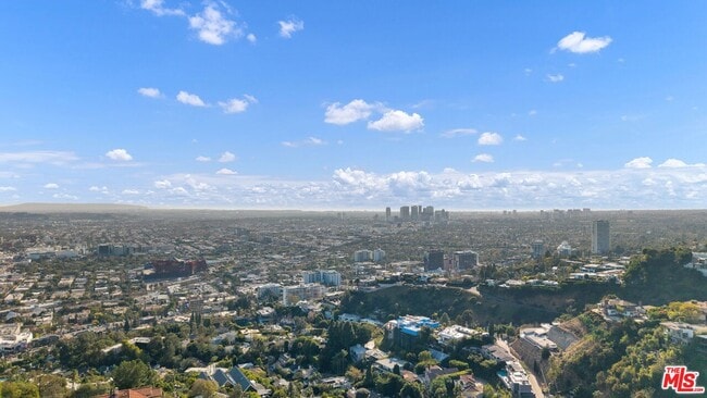 Building Photo - 8765 Hollywood Blvd