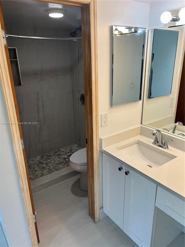 Building Photo - 10181 Twin Lakes Dr