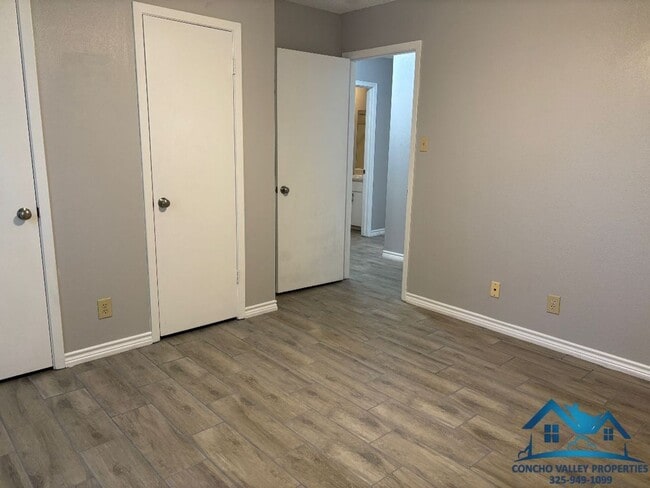 Building Photo - For Rent - 4 Bed/2 Bath near Goodfellow AFB