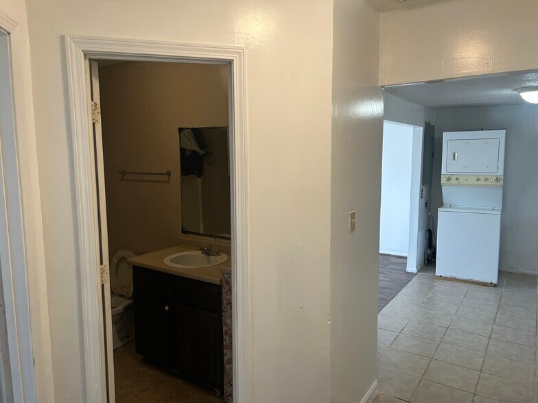 Building Photo - 520 Buckley St