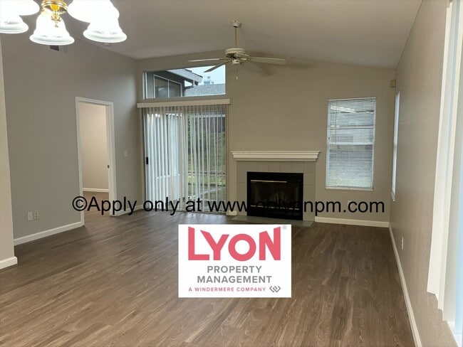 Building Photo - Stunning Home in convenient Elk Grove loca...