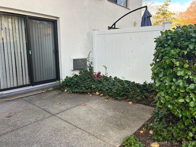 Building Photo - 38 Putnam Green