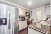 Building Photo - 8051 Bay Branch Dr