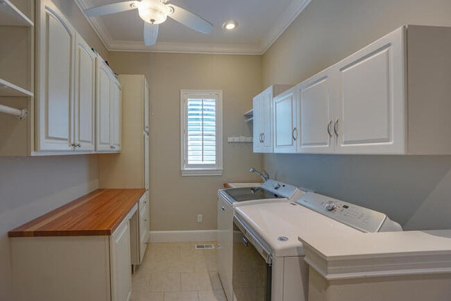 Building Photo - FOUR BEDROOM HOUSE IN LACAMAS SHORES WINTE...