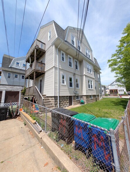 Building Photo - 982 Broadway