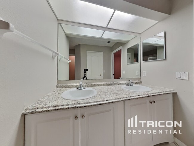 Building Photo - 1761 Banyan Dr