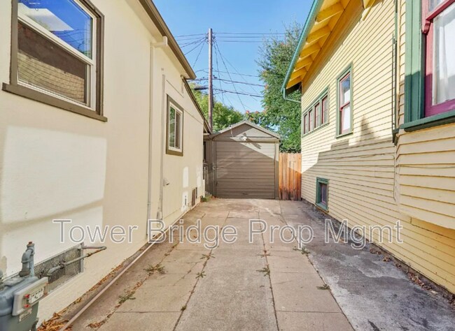 Building Photo - 1111 Yale St