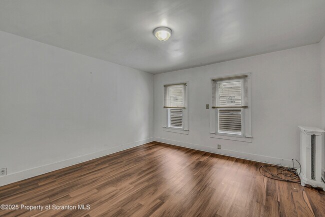 Building Photo - 2528 Boulevard Ave